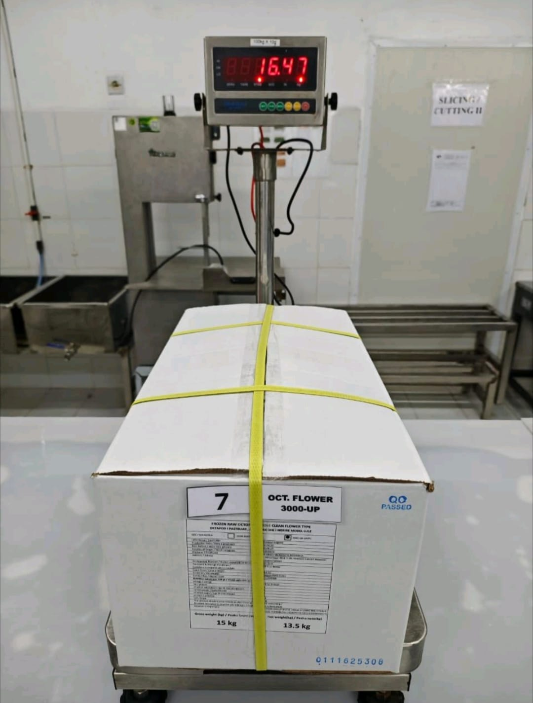 Master carton on the scale, QC passed label